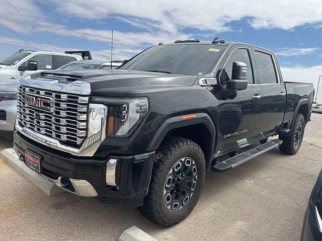 2025 GMC Sierra 4WD Crew Cab Standard Box Denali's photo