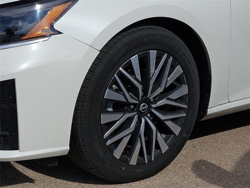 Used 2024 Nissan Altima 2.5 SV Sedan