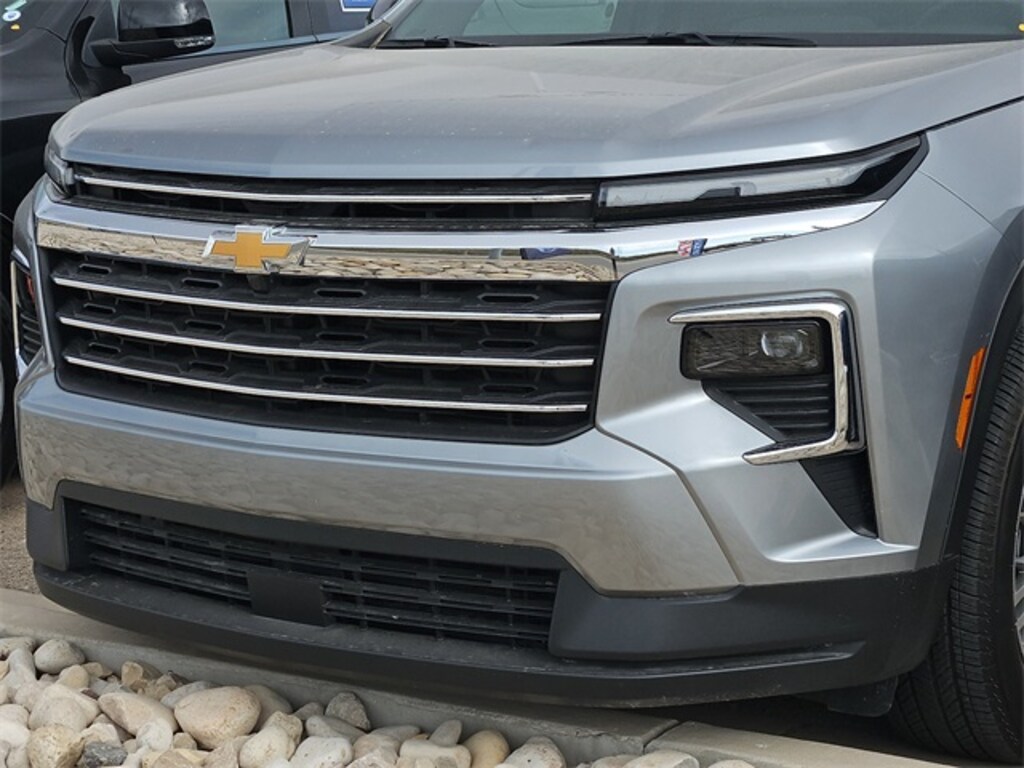 Used 2025 Chevrolet Traverse LT SUV