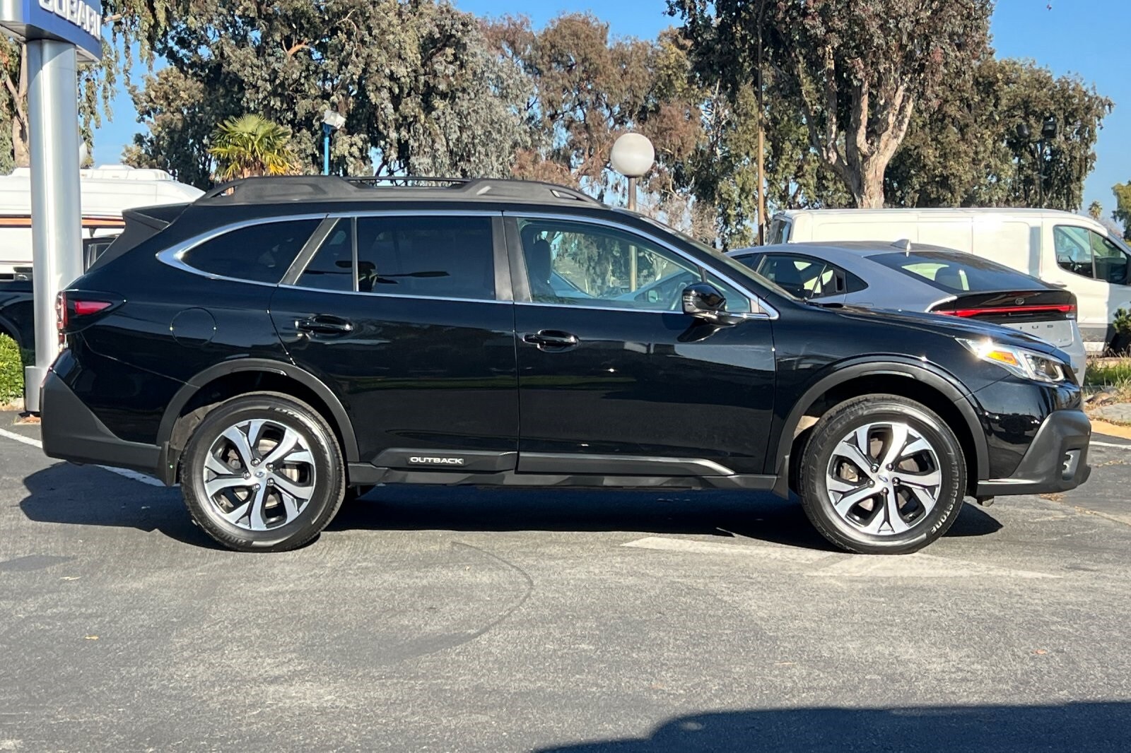 2022 Subaru Outback Limited XT photo 2