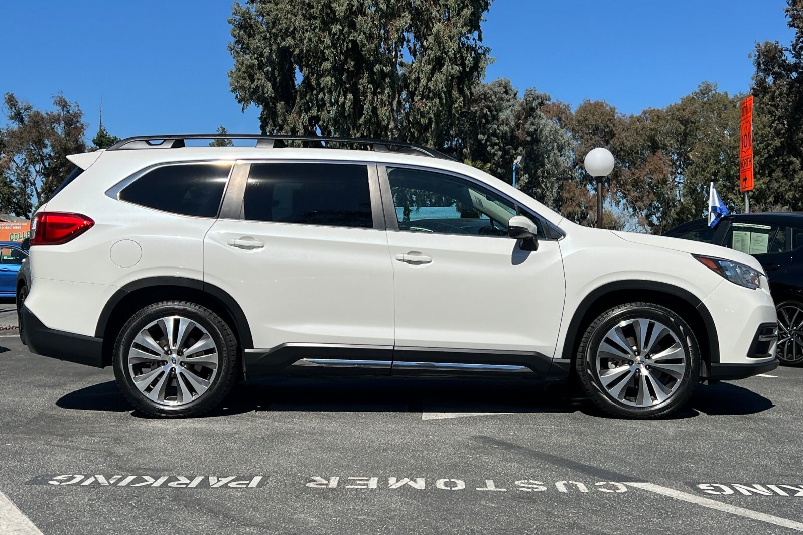 2022 Subaru Ascent Limited photo 3
