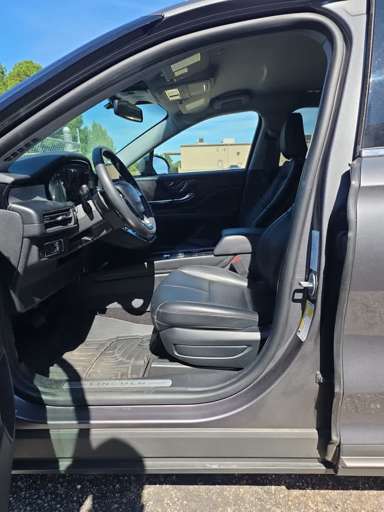2021 Lincoln Corsair Standard photo 2