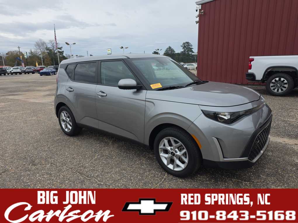 2025 Kia Soul LX's photo