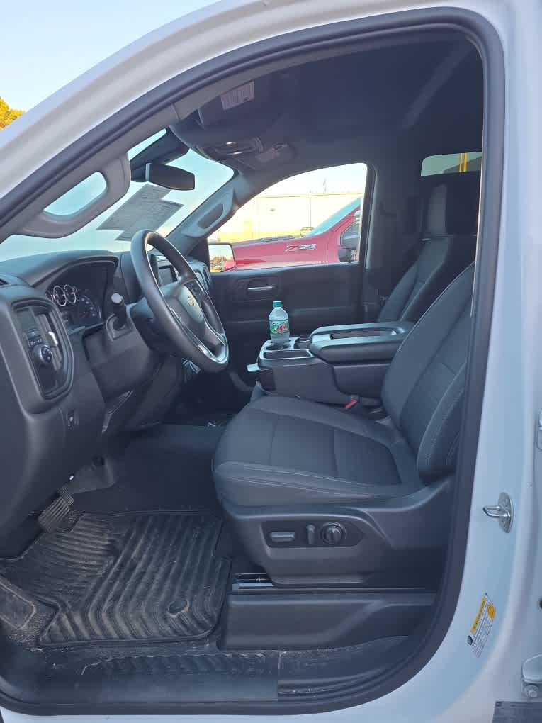 2022 Chevrolet Silverado 1500 Custom photo 2