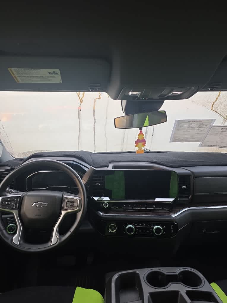 2023 Chevrolet Silverado 1500 LT photo 3