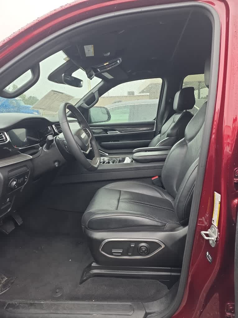 2022 Jeep Wagoneer Series III photo 2