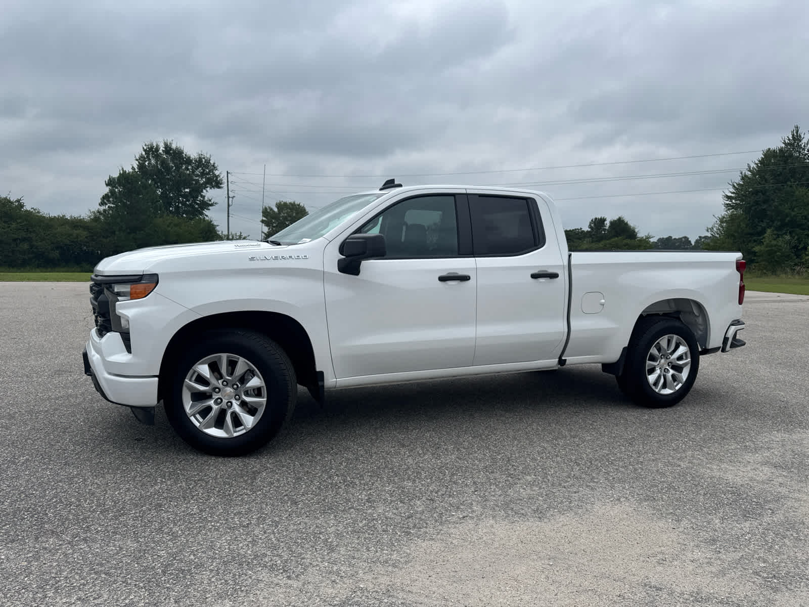 2025 Chevrolet Silverado 1500 Custom photo 3