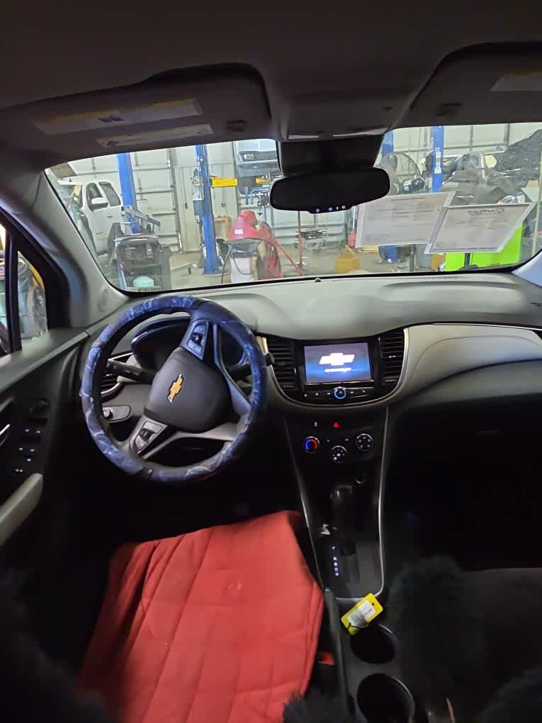 2022 Chevrolet Trax LS photo 3