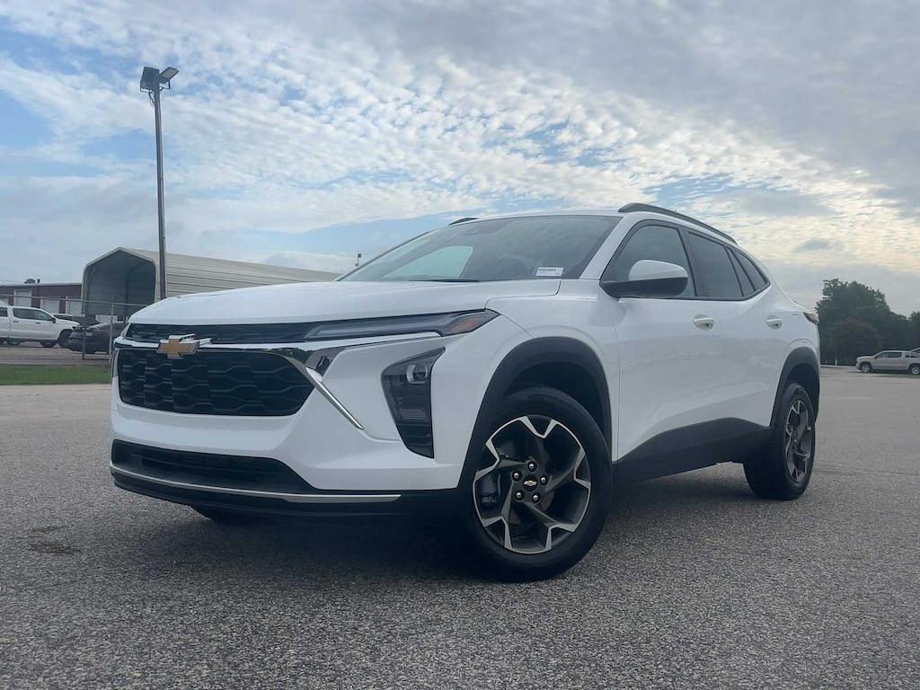 Used 2025 Chevrolet Trax LT SUV