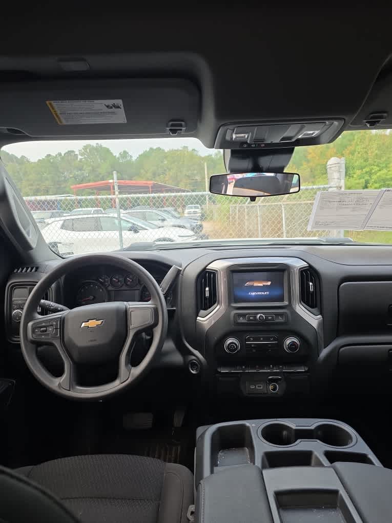 2024 Chevrolet Silverado 2500HD Custom photo 3
