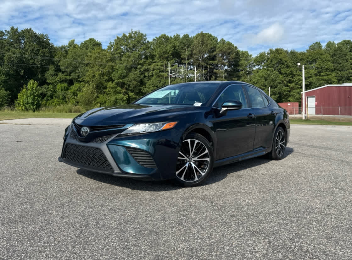 Used 2020 Toyota Camry SE with VIN 4T1G11AK1LU885335 for sale in Red Springs, NC