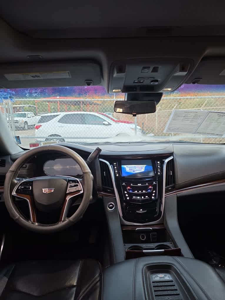 2019 Cadillac Escalade Luxury photo 3
