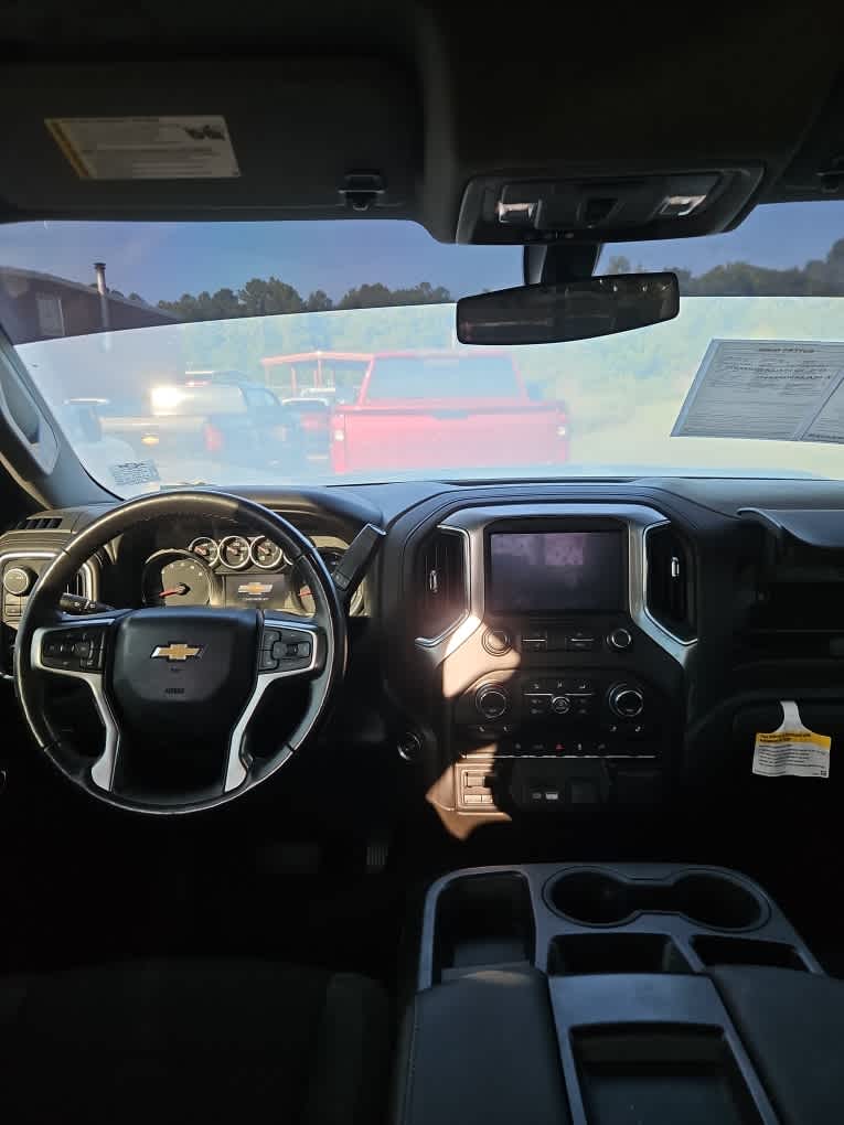 2021 Chevrolet Silverado 1500 LT photo 2