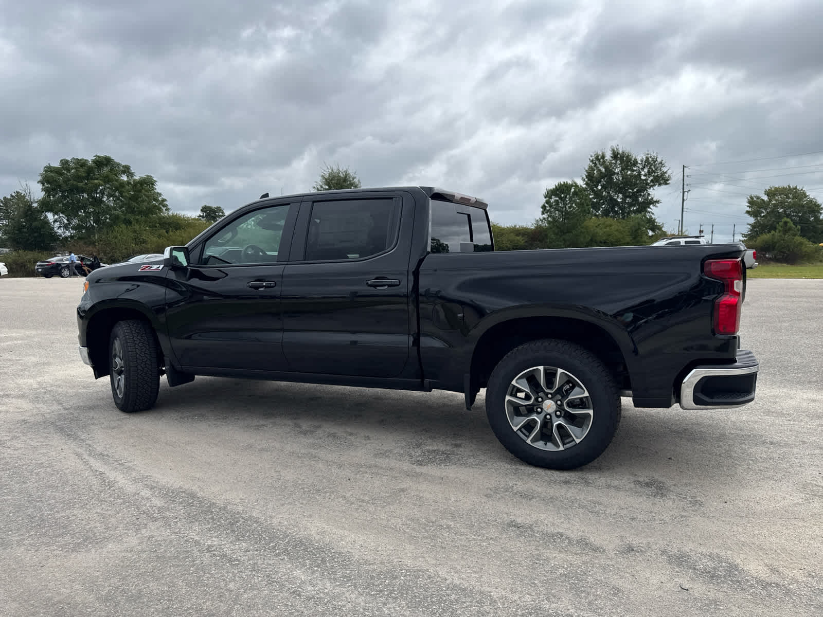 2025 Chevrolet Silverado 1500 LT photo 3