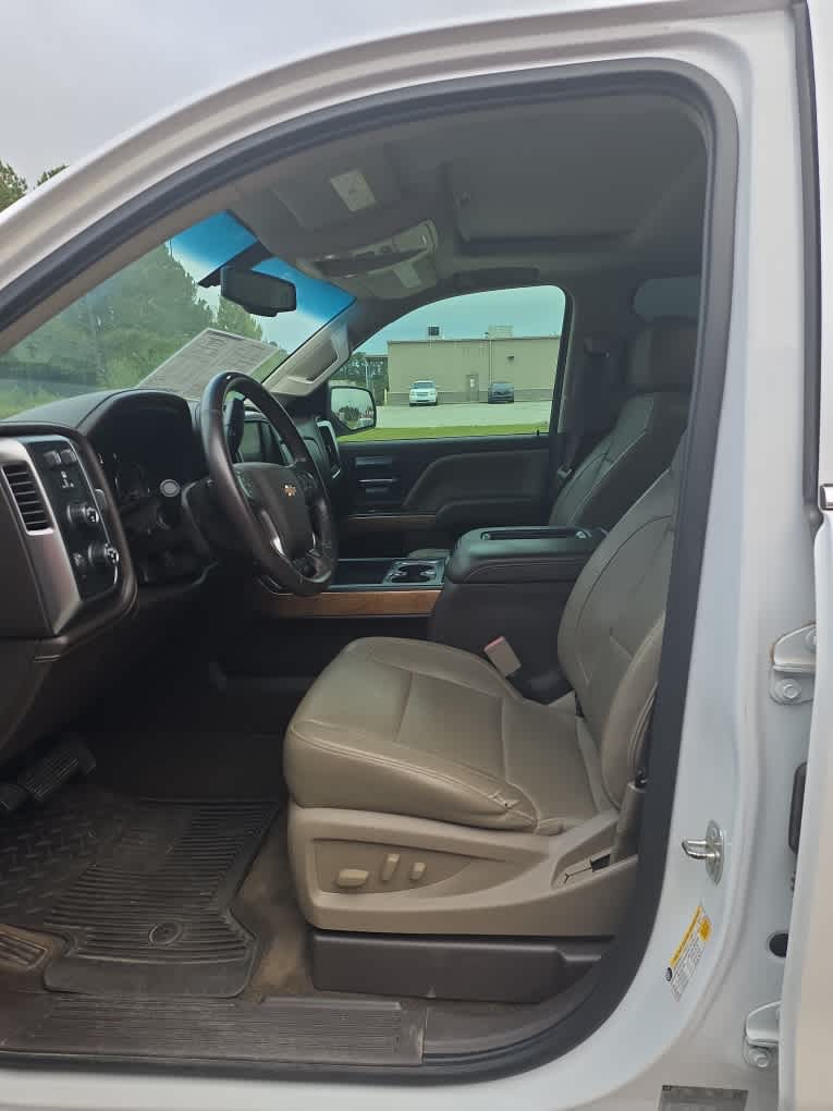 2017 Chevrolet Silverado 1500 photo 2