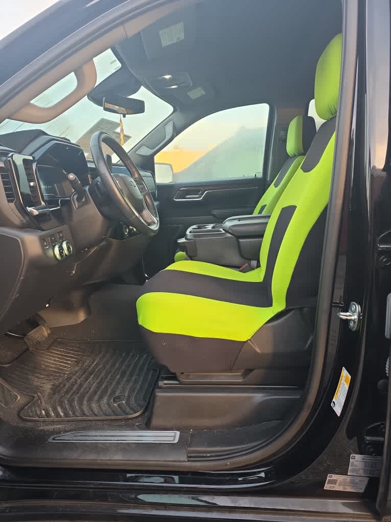 2023 Chevrolet Silverado 1500 LT photo 2