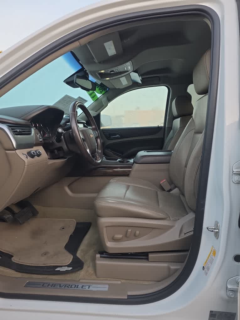 2018 Chevrolet Suburban LT photo 2