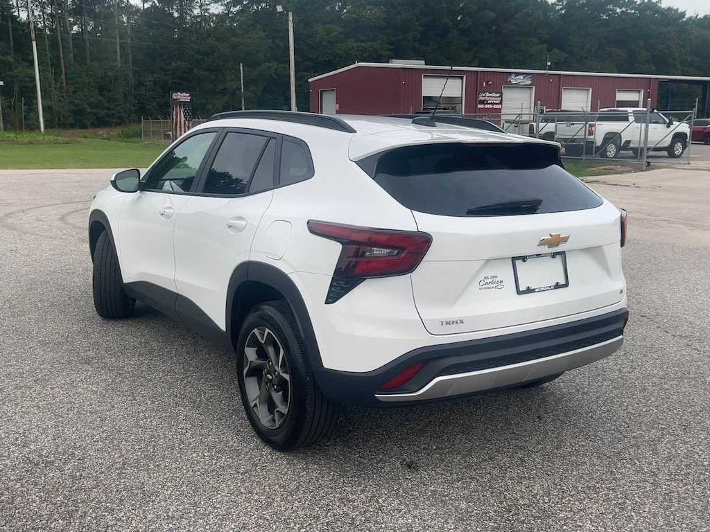 Used 2025 Chevrolet Trax LT SUV