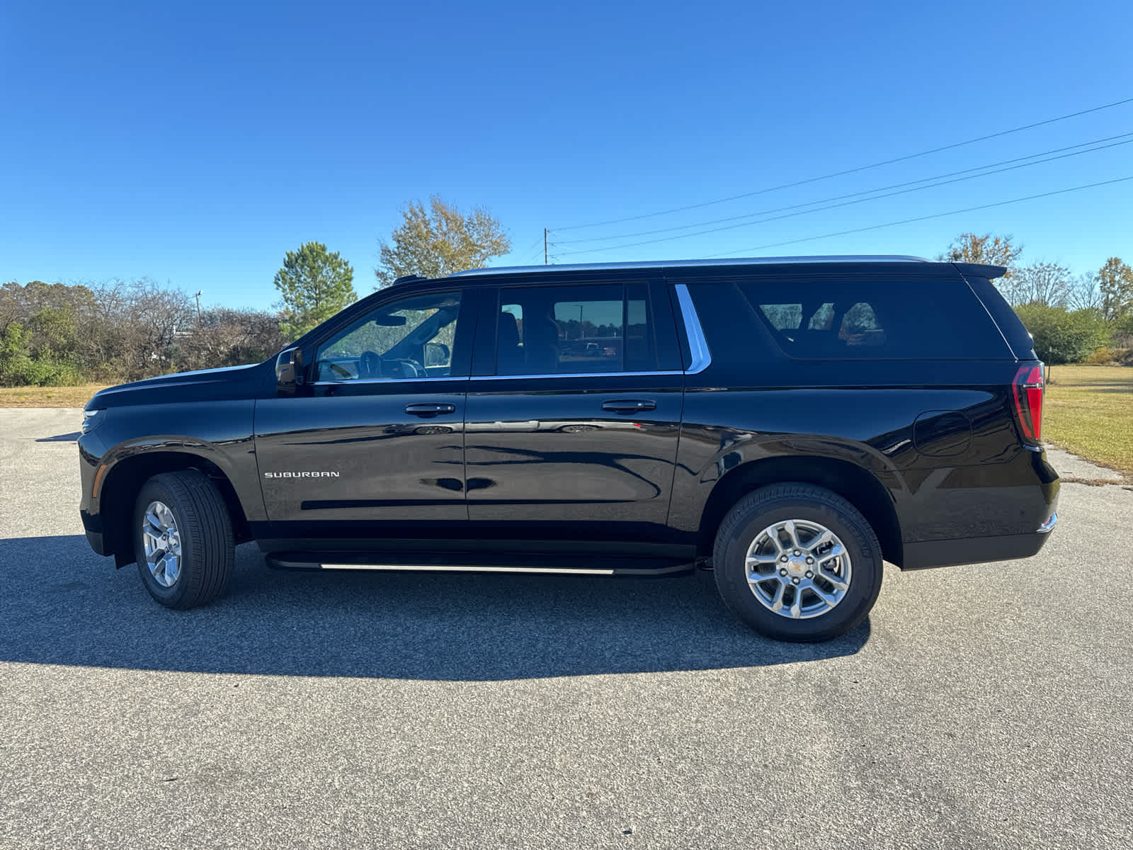 2026 Chevrolet Suburban LS photo 3