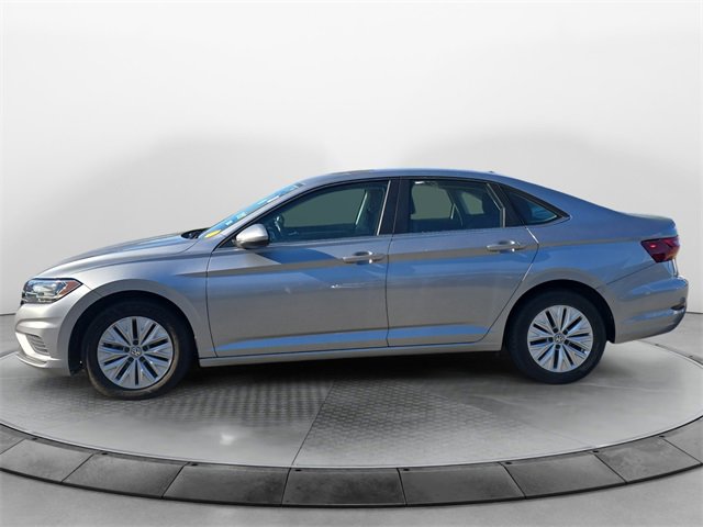 2019 Volkswagen Jetta R-Line photo 2