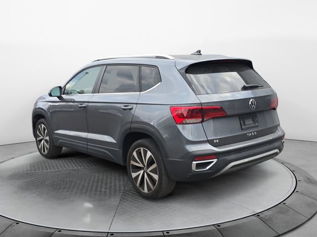 2022 Volkswagen Taos SE photo 2