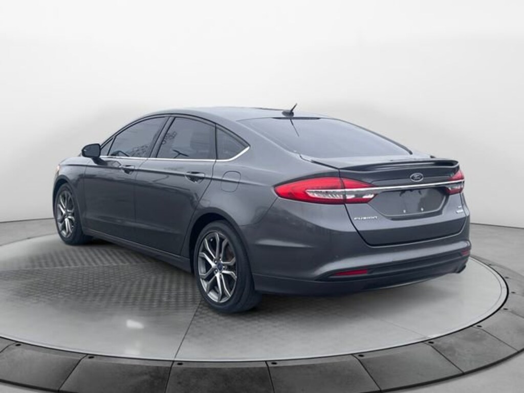 Used 2017 Ford Fusion SE Sedan