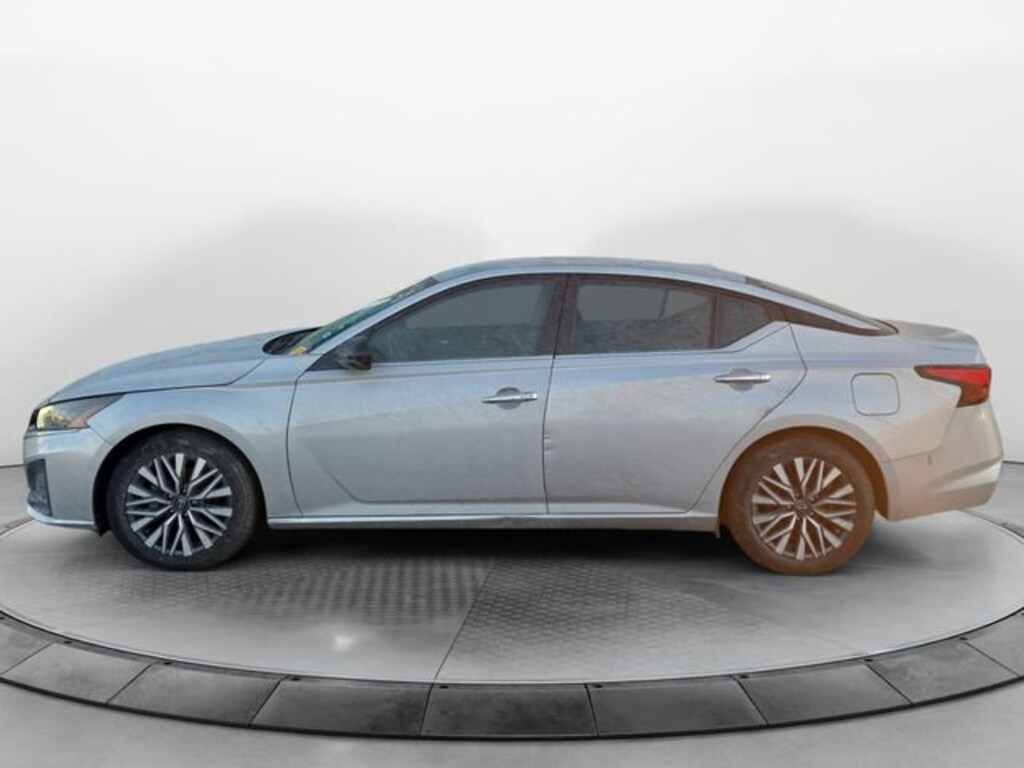 Used 2024 Nissan Altima 2.5 SV Sedan