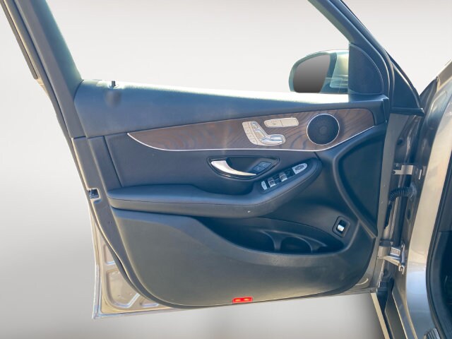 2021 Mercedes-Benz GLC GLC300 - Photo 16