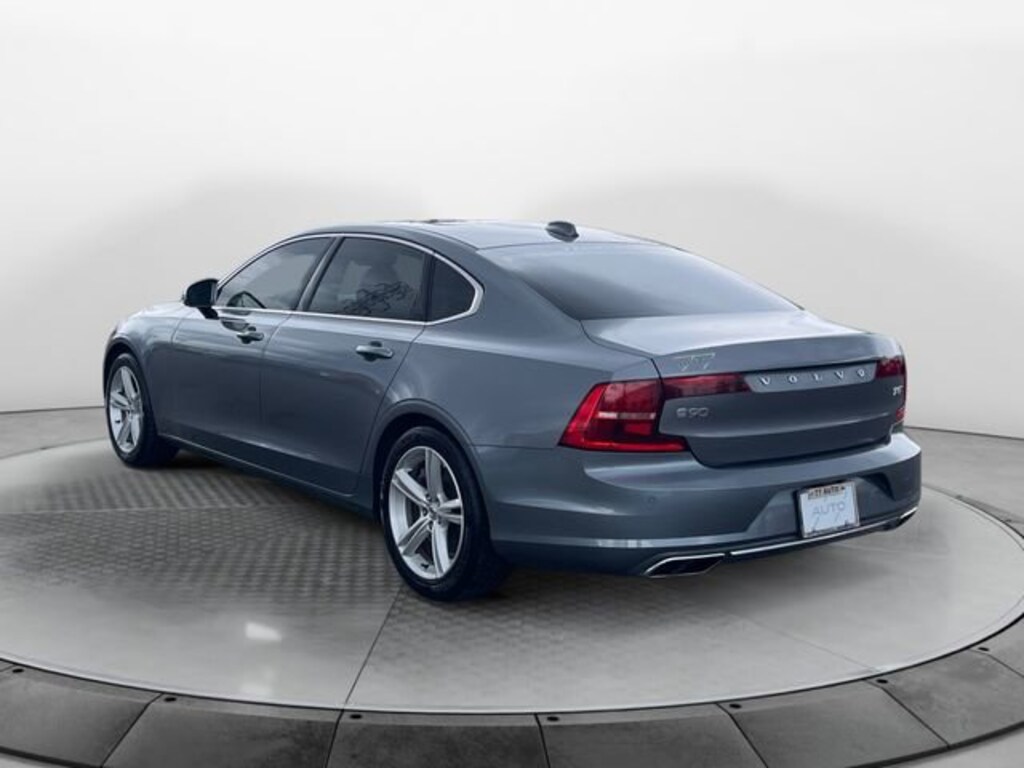 Used 2018 Volvo S90 Momentum Sedan