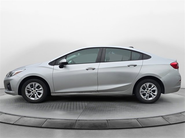 2019 Chevrolet Cruze LS photo 2