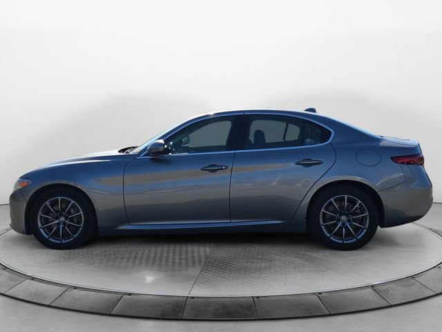 2018 Alfa Romeo Giulia photo 2