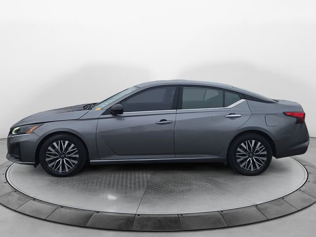 2024 Nissan Altima 2.5 SV photo 2