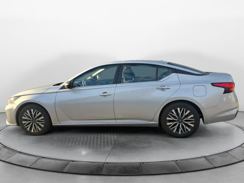 Used 2024 Nissan Altima 2.5 SV Sedan