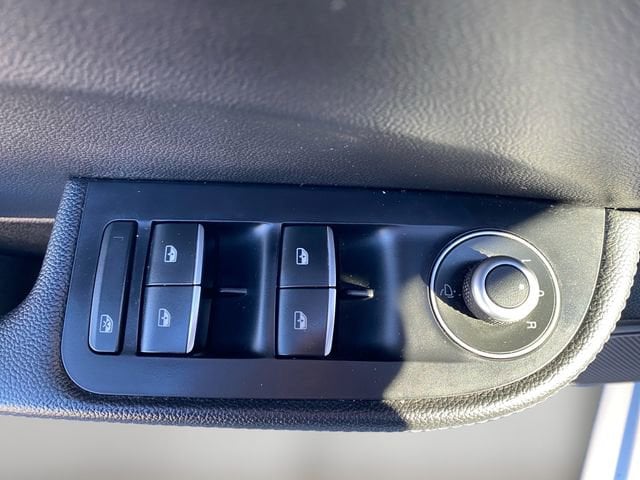 2017 Alfa Romeo Giulia Base - Photo 17