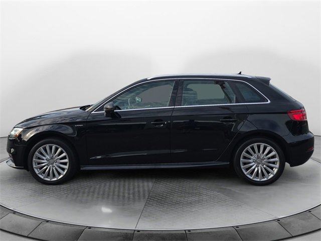 2018 Audi A3 E-tron Premium Plus photo 2