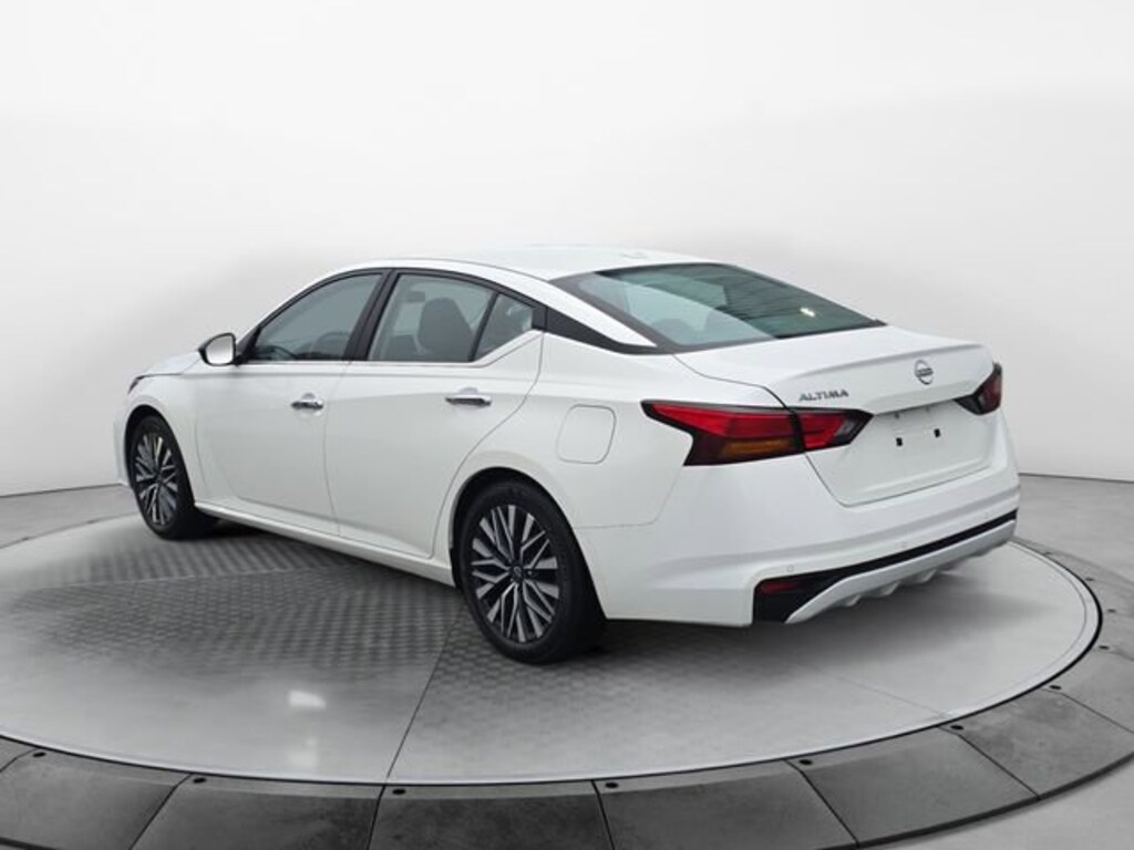 Used 2025 Nissan Altima SV Sedan