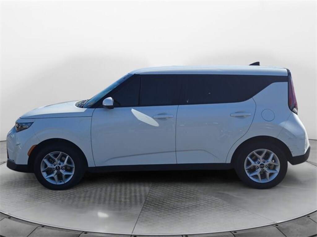 Used 2025 Kia Soul LX Hatchback