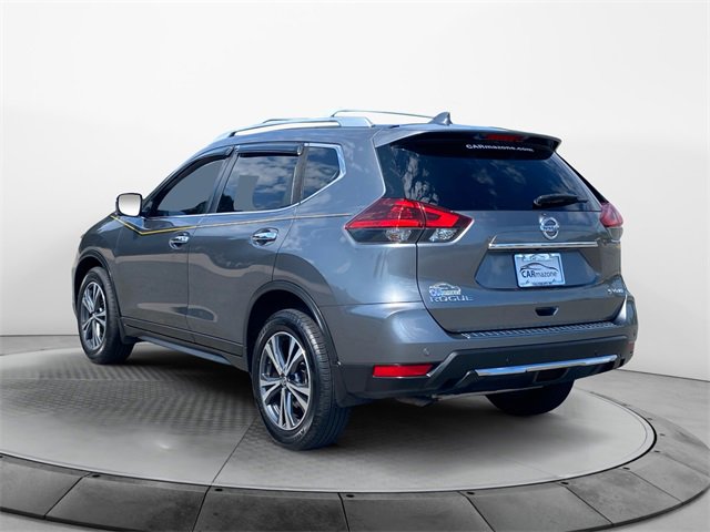 2019 Nissan Rogue SV photo 3