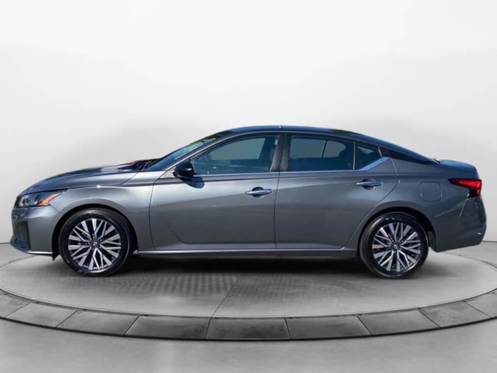 Used 2025 Nissan Altima SV Sedan