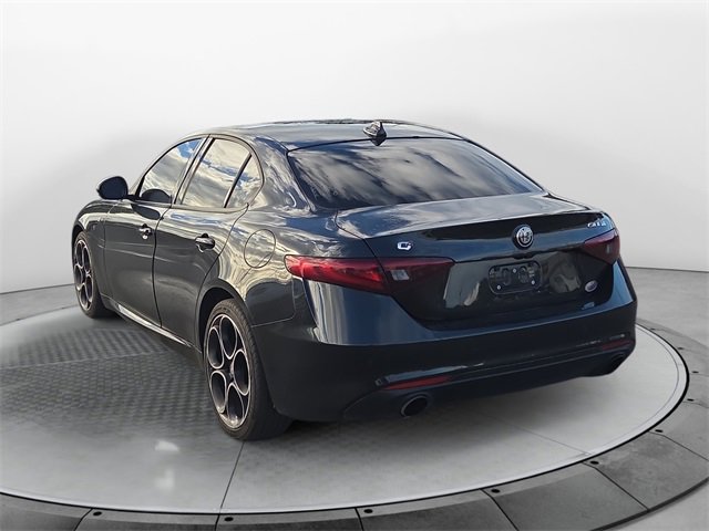 2022 Alfa Romeo Giulia Ti photo 3