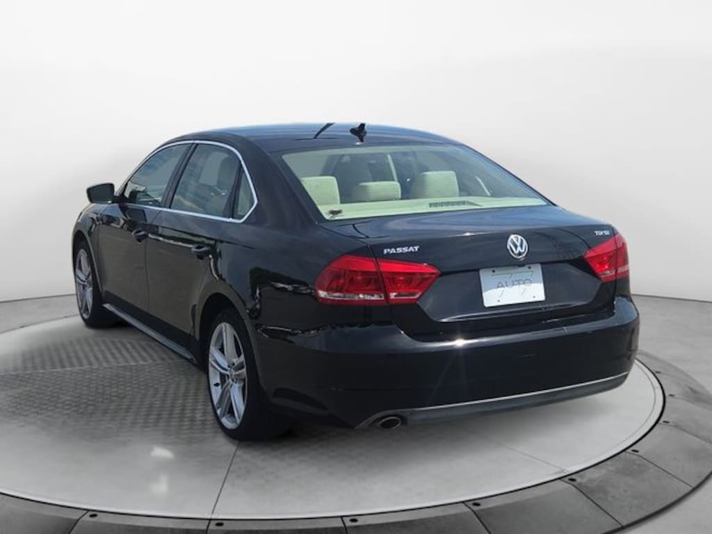 Used 2014 Volkswagen Passat 2.0L TDI SE w/Sunroof Sedan