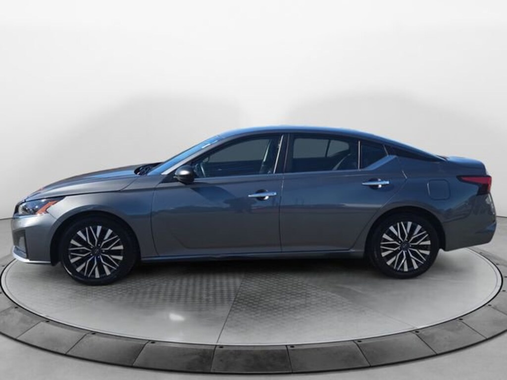 Used 2024 Nissan Altima 2.5 SV Sedan