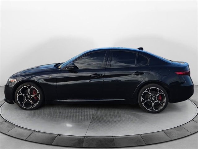 2022 Alfa Romeo Giulia Ti photo 2