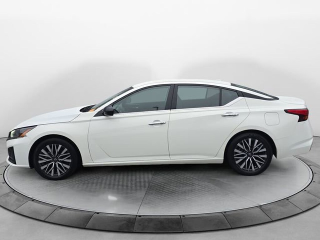 Used 2025 Nissan Altima SV Sedan