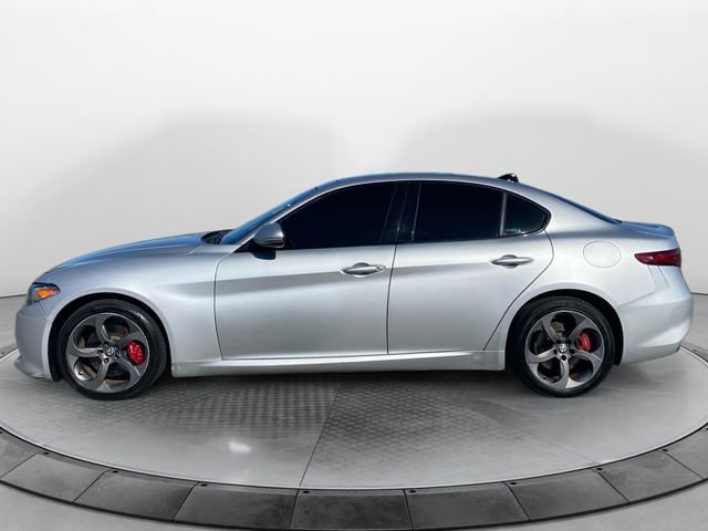 2017 Alfa Romeo Giulia Base - Photo 2