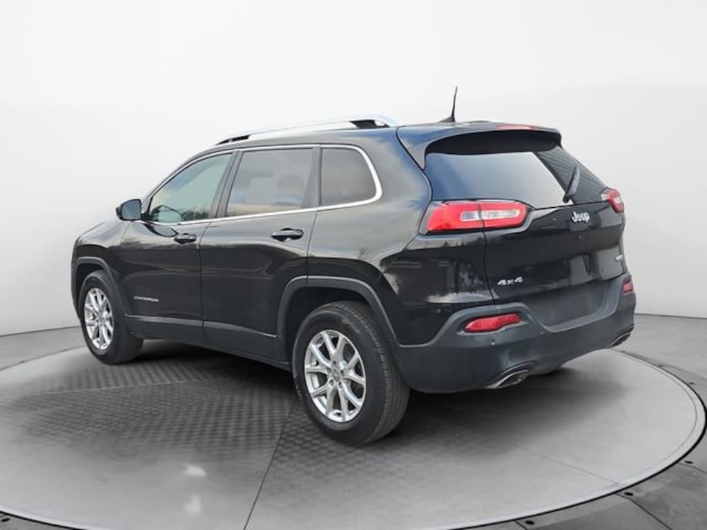 Used 2016 Jeep Cherokee Latitude SUV