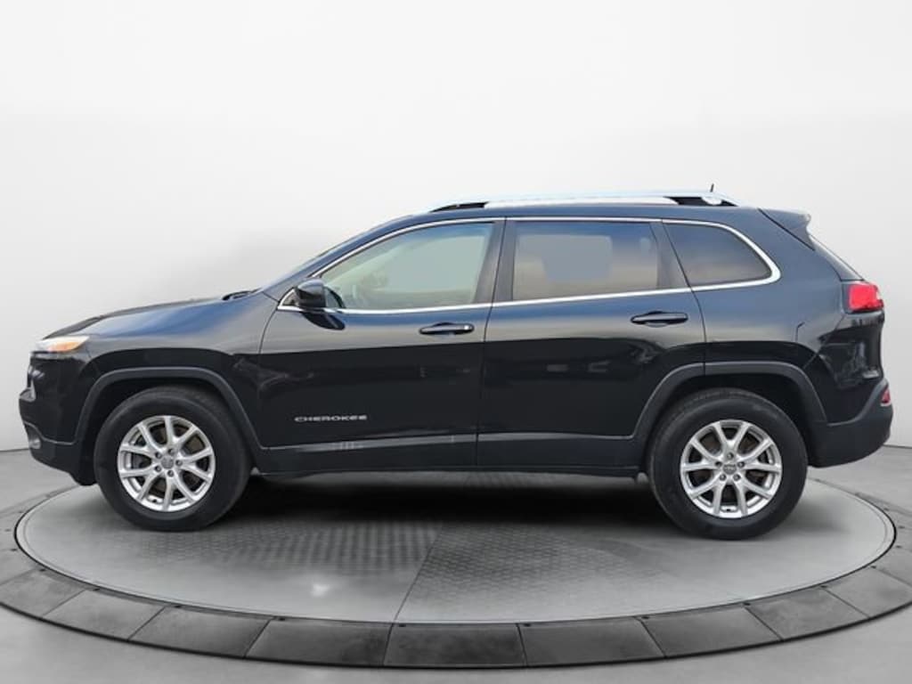Used 2016 Jeep Cherokee Latitude SUV