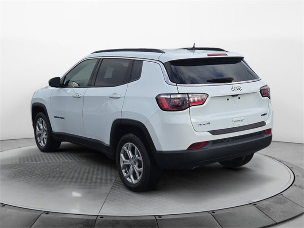 Used 2024 Jeep Compass Latitude SUV