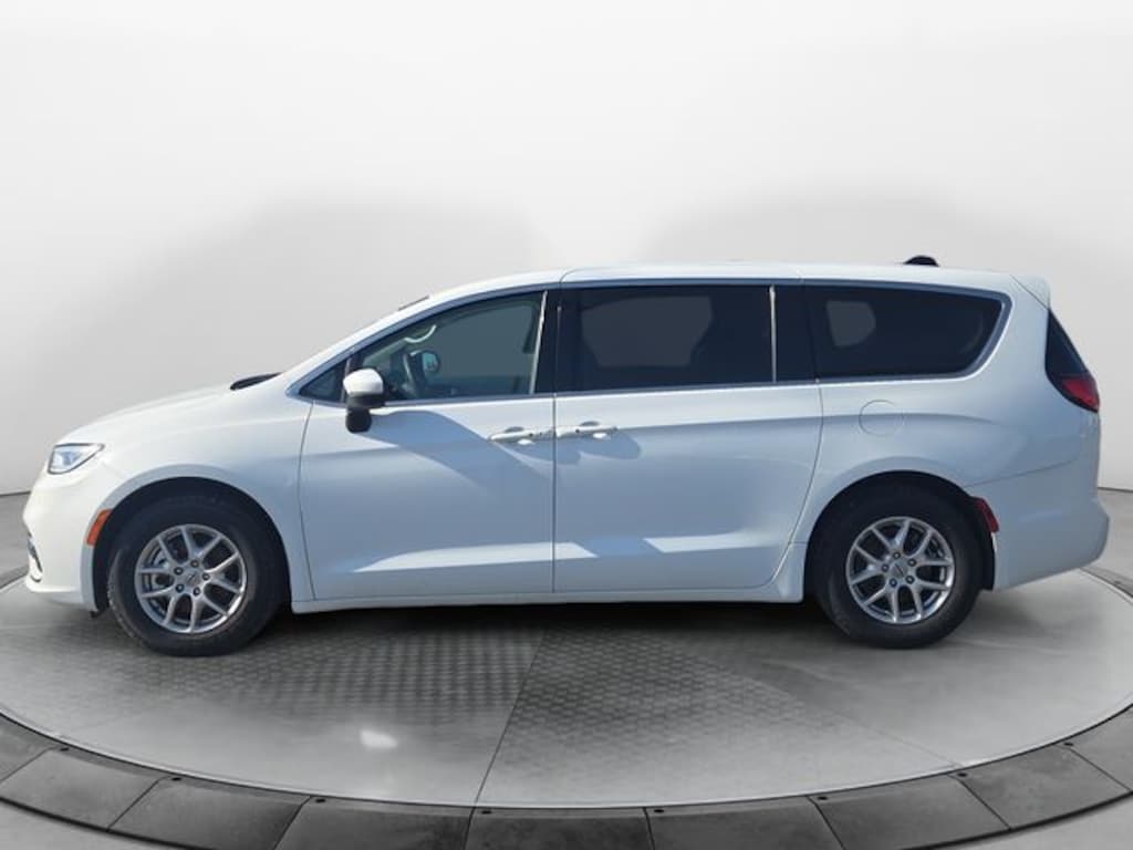 Used 2023 Chrysler Pacifica Touring L Van Passenger Van