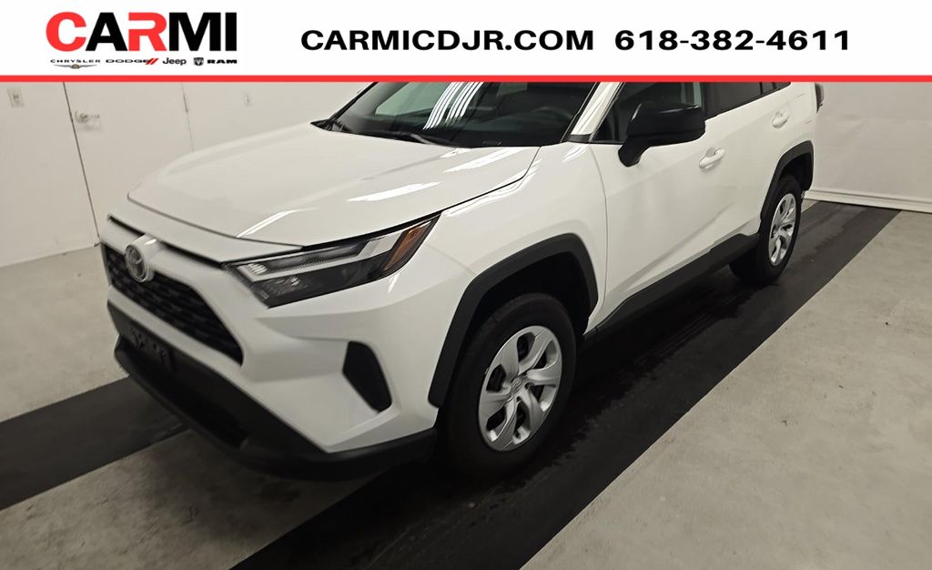 2025 Toyota RAV4 LE AWD's photo